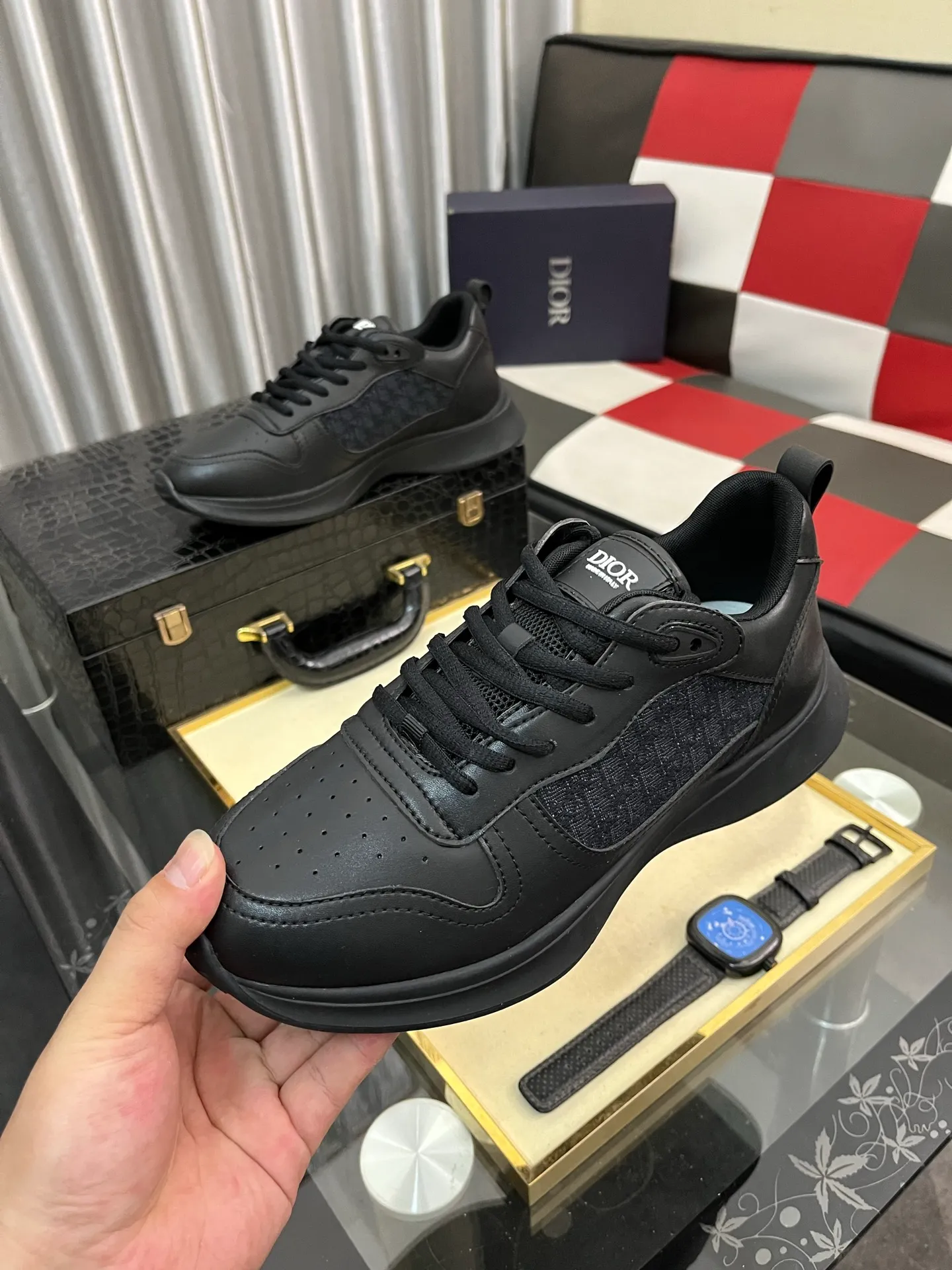 Men's shoes💰: 380⌚️⌚️[Dior] Dior's new men's genuine leather casual shoes, the highest version on the market, any comparison is welcome🆚! The original leather has excellent texture and is super high-end! Fetal sheep net lining imported from Italy, removable pad! Luxurious materials and fine workmanship, highly recommended! Code number: 38-445️⃣Colors available